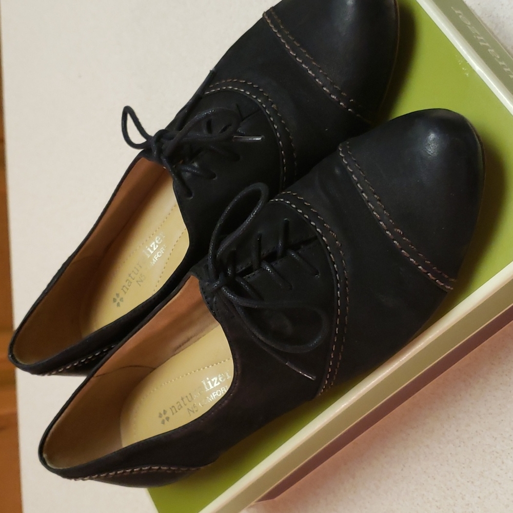 Naturalizer Lonnie Black nubuck oxfords 9.5m